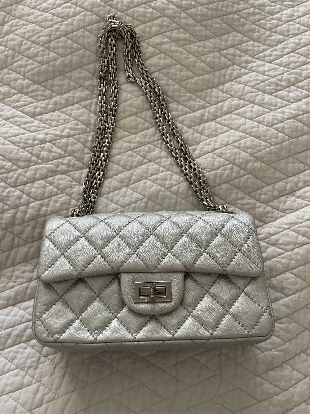 Quilted light silver metallic chain bag new no tags crossbody or shoulder